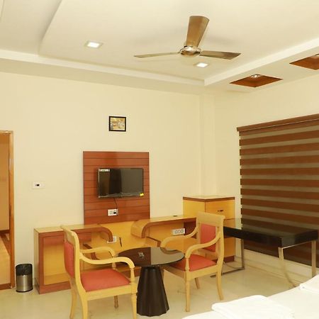 Hill View Paradise - 2Bhk'S & Rooms - A Golden Group Of Premium Home Stays - تيروباتي المظهر الخارجي الصورة